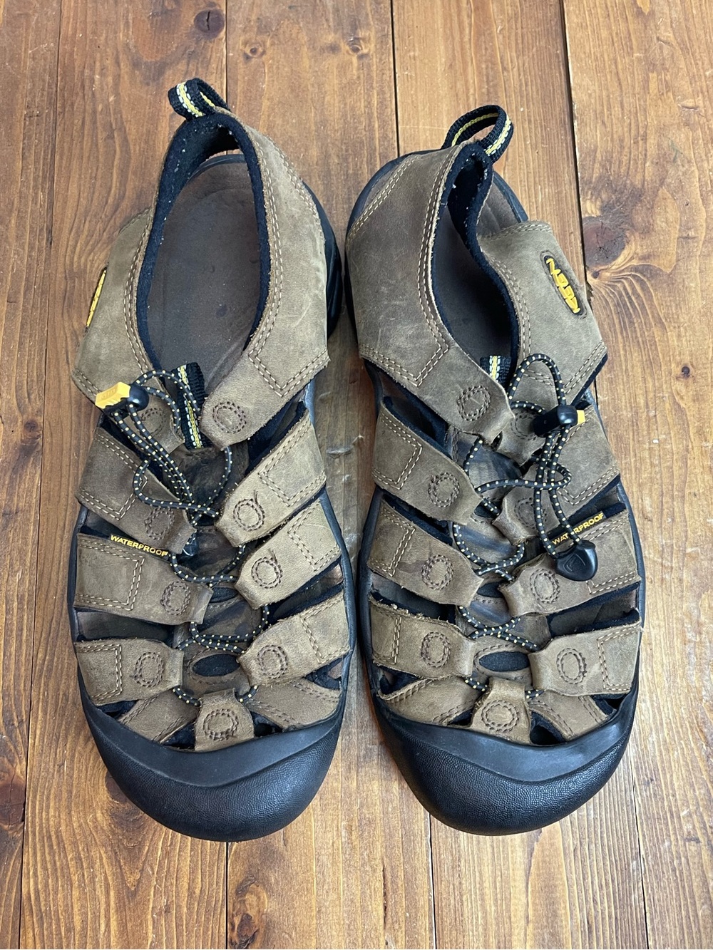Keen Mens size 11 brown leather Newport sandals